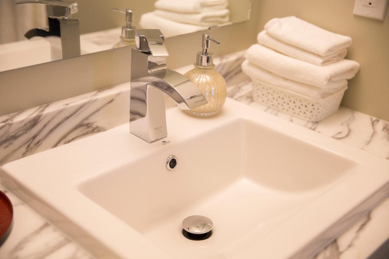Downtown Whitehorse Deluxe 2 Bedroom Condo 외부 사진