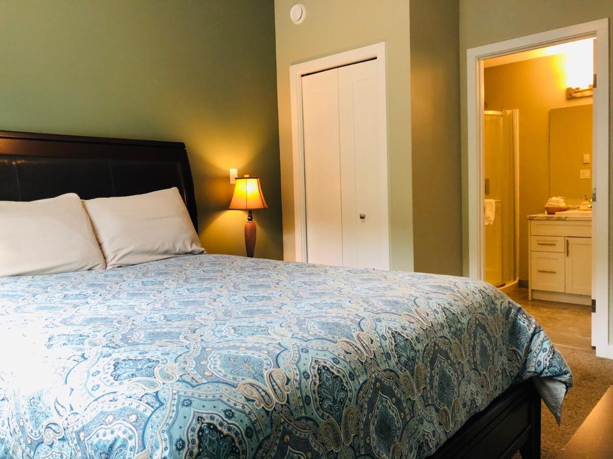 Downtown Whitehorse Deluxe 2 Bedroom Condo 외부 사진