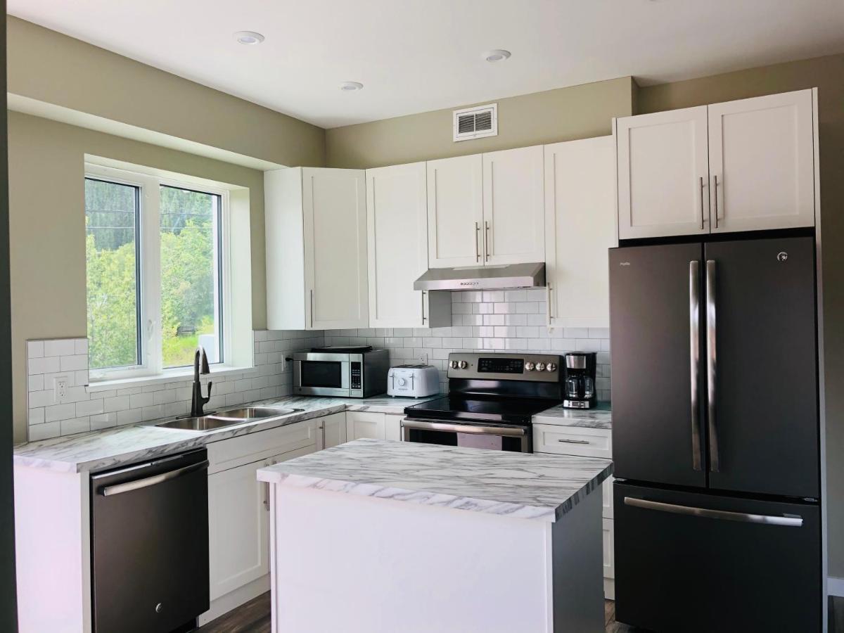 Downtown Whitehorse Deluxe 2 Bedroom Condo 외부 사진